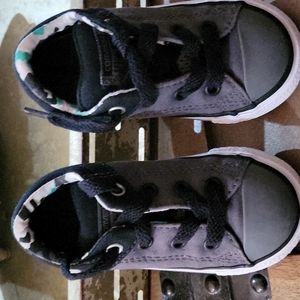 Converse boys canvas sneakers. Size 6